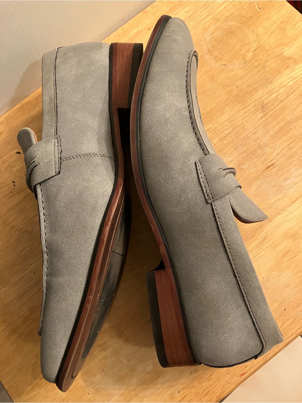 Men’s Tommy Hilfiger Light Gray Suede Penny Loafers Size 9 Med. - Picture 4 of 6